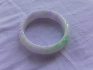 三彩翡翠彫刻バングル