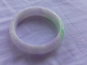 三彩翡翠彫刻バングル