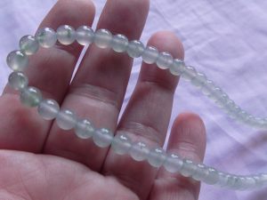 氷翡翠ビーズネックレス