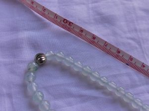 氷翡翠ビーズネックレス