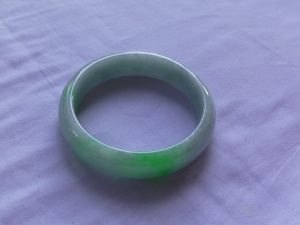 本翡翠バングル