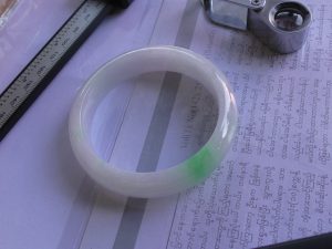 本翡翠バングル