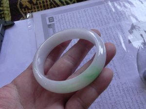 本翡翠バングル