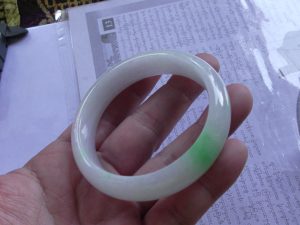 本翡翠バングル