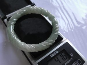 彫刻翡翠バングル
