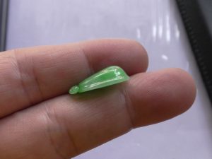 本翡翠カービング