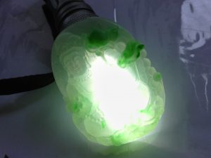 本翡翠カービング