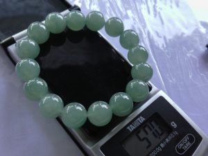 氷翡翠ビーズブレスレット