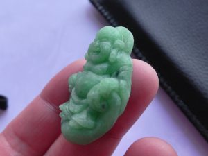 本翡翠カービング