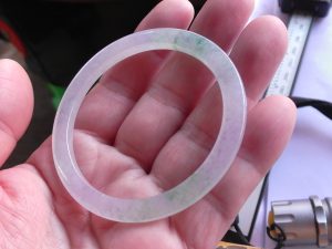 氷翡翠バングル