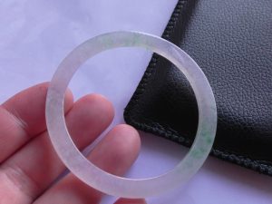 氷翡翠バングル