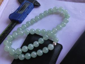 高級氷翡翠ビーズネックレス