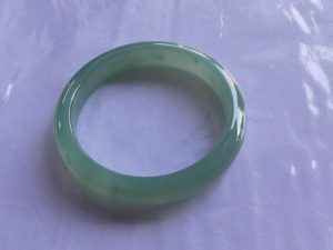 氷翡翠バングル