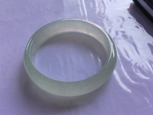氷翡翠バングル