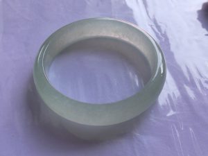 氷翡翠バングル