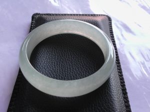 氷翡翠バングル