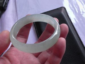 氷翡翠バングル