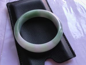 本翡翠バングル