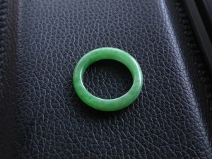 くりぬき翡翠リング　久遠の翠