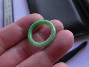 くりぬき翡翠リング