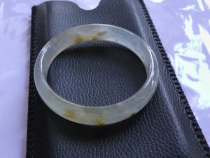 氷翡翠バングル