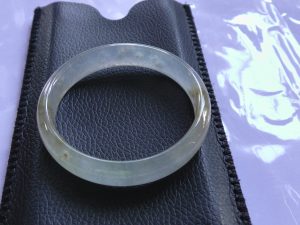 氷翡翠バングル