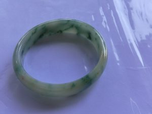 本翡翠卵型バングル