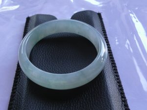 氷翡翠バングル