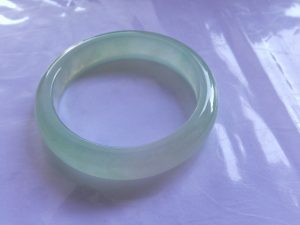 氷翡翠バングル