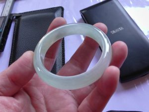 氷翡翠バングル