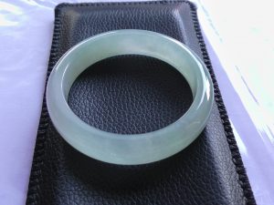 氷翡翠バングル