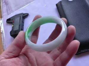 本翡翠バングル