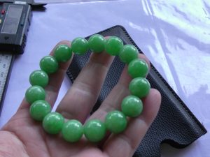 本翡翠ビーズブレスレット
