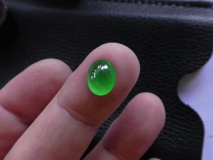 蛍光翡翠ルース
