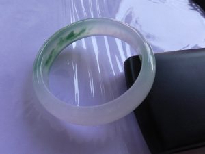 氷翡翠バングル