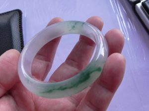 氷翡翠バングル