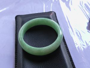本翡翠バングル