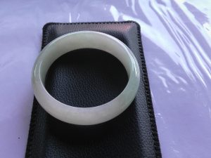 氷翡翠バングル