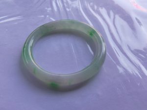 氷翡翠バングル
