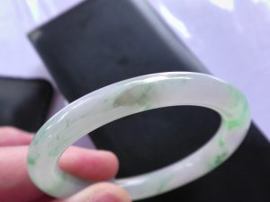氷翡翠バングル