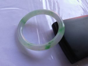 氷翡翠バングル