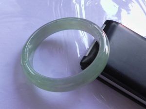 氷翡翠バングル