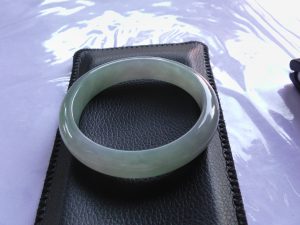 氷翡翠バングル