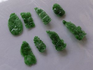 本翡翠カービング