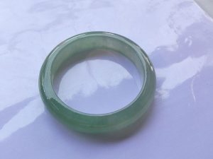氷翡翠バングル