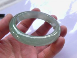氷翡翠バングル