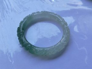 氷翡翠彫刻バングル