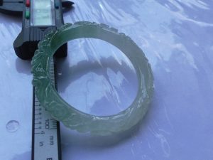 氷翡翠彫刻バングル