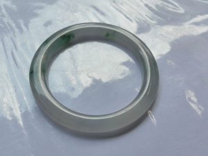 氷翡翠バングル
