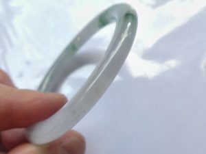 氷翡翠バングル